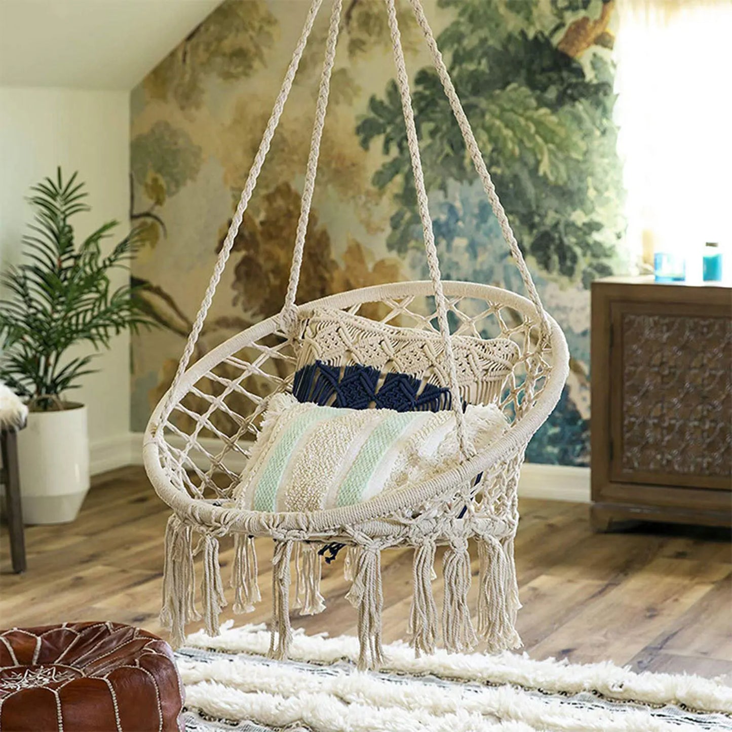 Portable woven swinging chair 